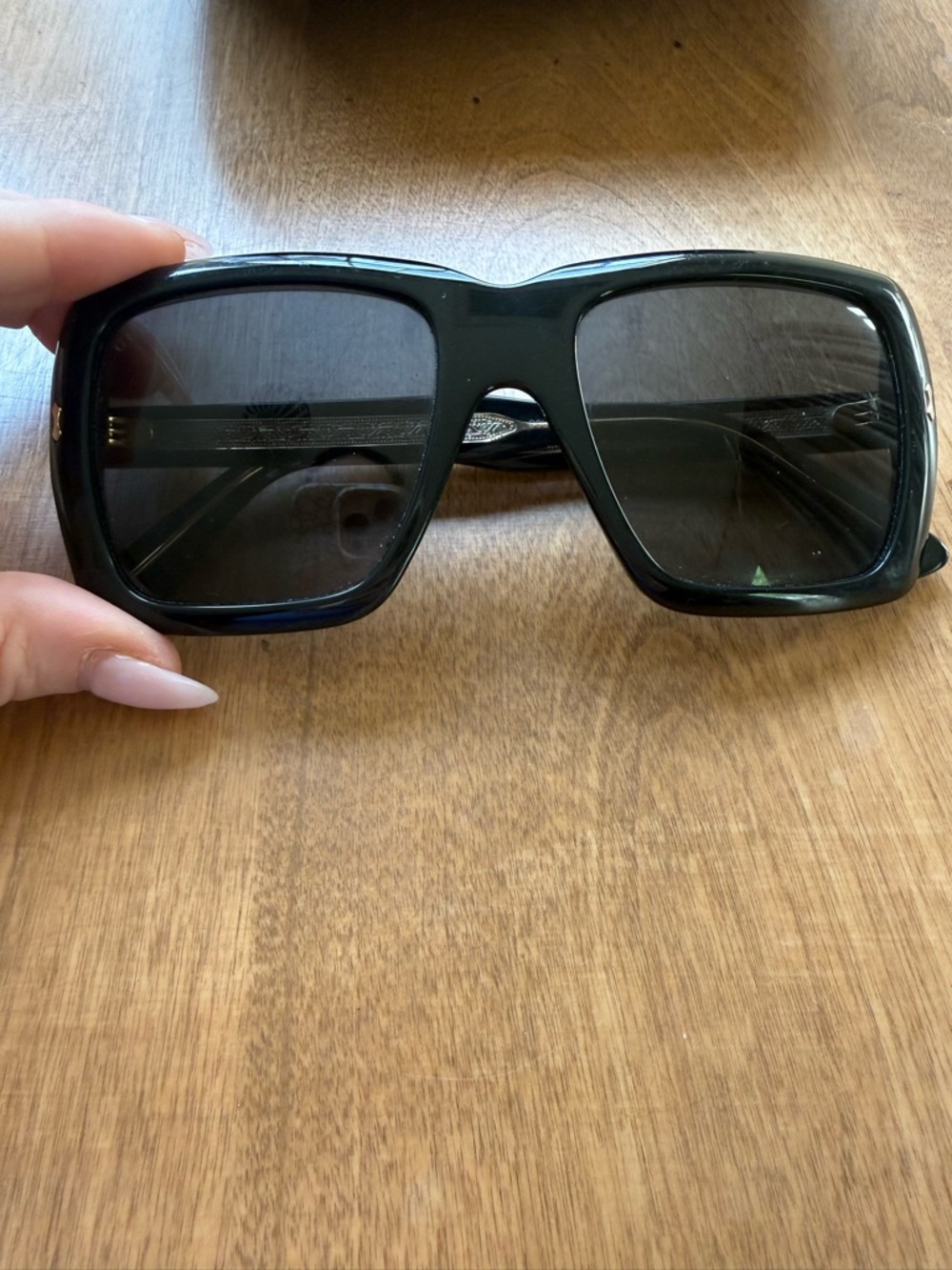 Authentic Gucci sunglasses (comes with Gucci case)